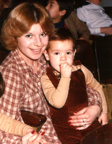 Matoo à deux ans avec sa maman