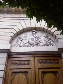 Fronton du Temple d'Athéna du 11e arrondissement de Paris