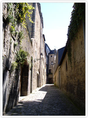Une rue du centre ville historique - Le Mans