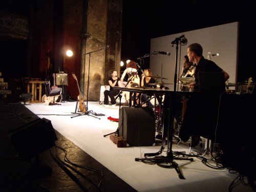 Claire Diterzi au Théâtre des Bouffes du Nord Claire Diterzi au Théâtre des Bouffes du Nord