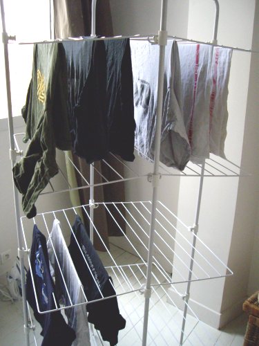 Etendre son linge Etape 2. Etendre son linge Etape 2.