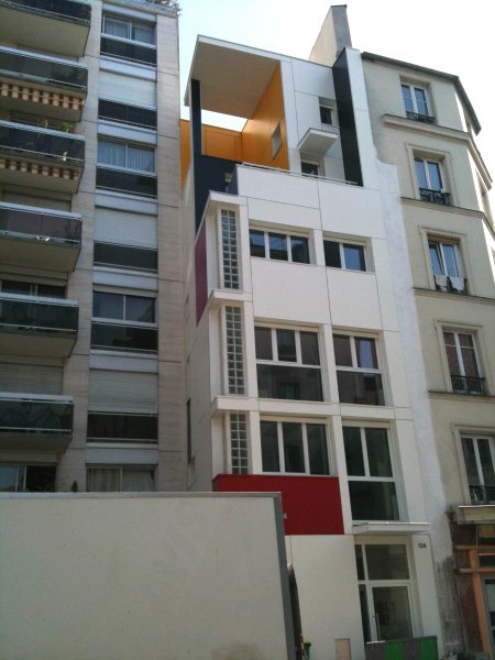 La face de la maison Mondrian de la rue St Maur