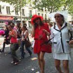 Des dames très chics qui s'encanaillent