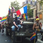Le char où le monsieur a les couilles dans l'anneau du camion. :)