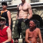 Ma marotte de Gay Pride : trouver ce gars tous les ans !!