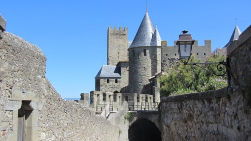 La Cité de Carcassonne revue et corrigée par Viollet-Le-Duc
