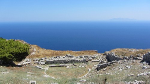 Site de l'Ancienne Théra - théâtre avec vue sur la mer - Santorin