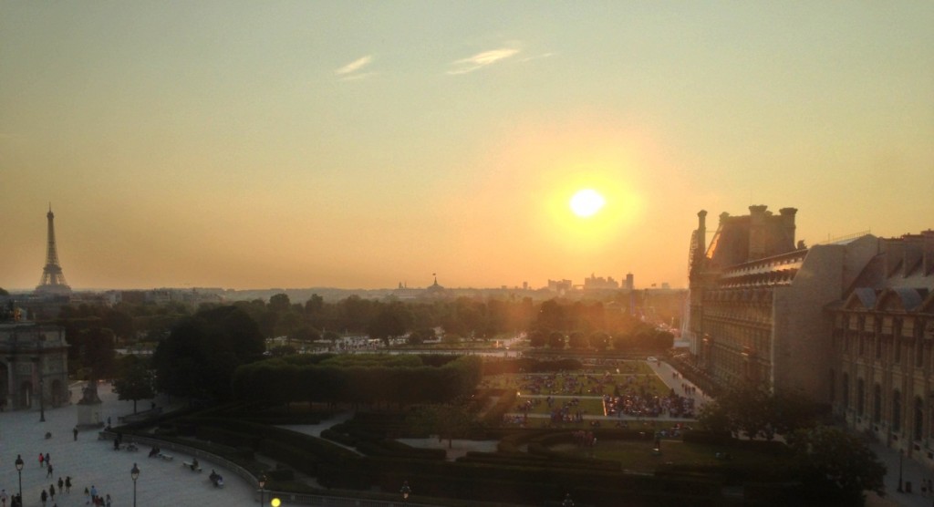 Coucher de Soleil d'une des fenêtres du Musée du Louvre