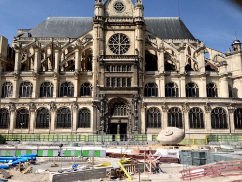 "Ecoute" de Henri Miller place René Cassin, devant l'église Saint-Eustache en travaux
