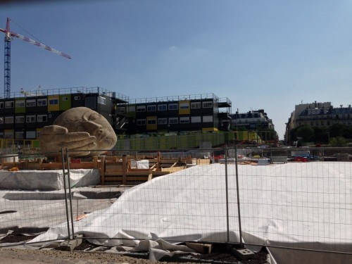 "Ecoute" de Henri Miller place René Cassin pendant les travaux